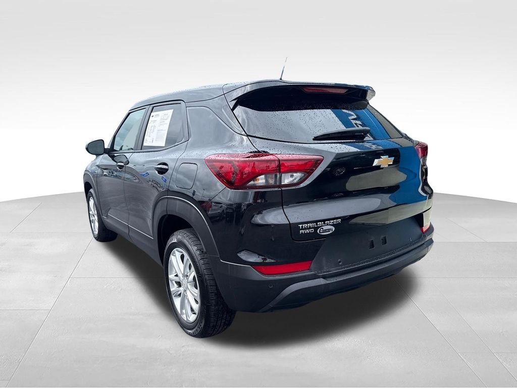 View vehicle photo 6