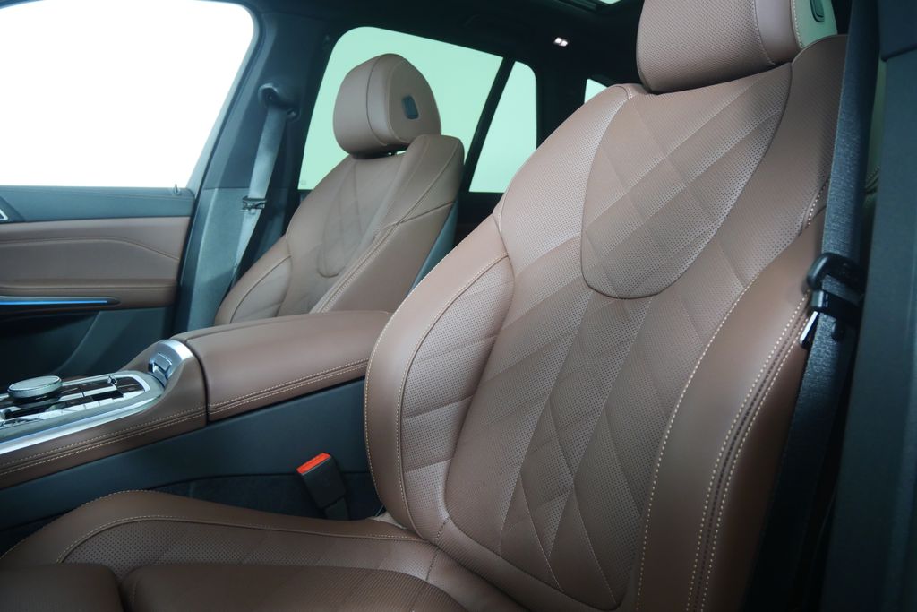 Thumbnail: 2026 BMW X5 - 10