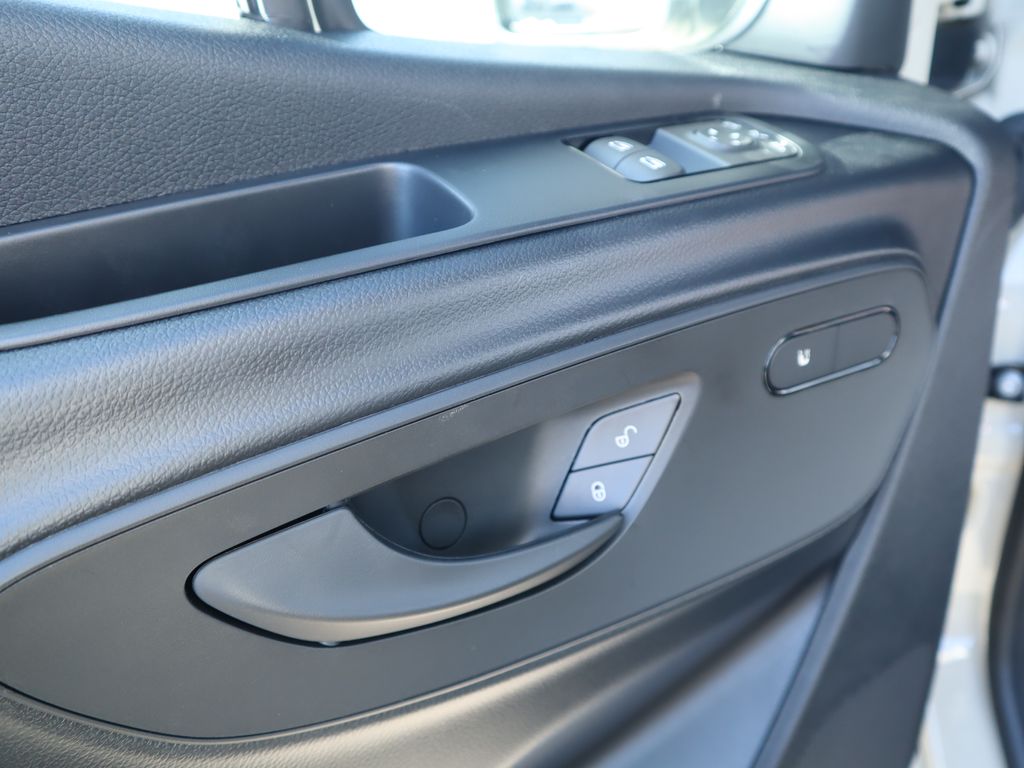 Thumbnail: 2025 Mercedes-Benz Sprinter - 22