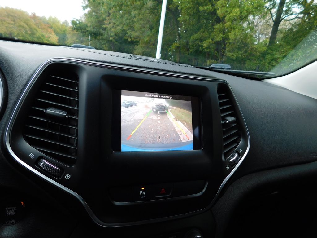 Thumbnail: 2020 Jeep Cherokee - 10