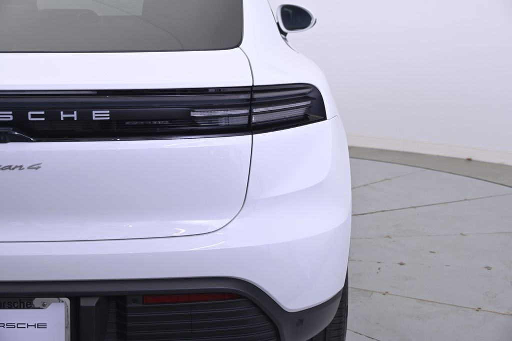 Thumbnail: 2024 Porsche Macan - 14