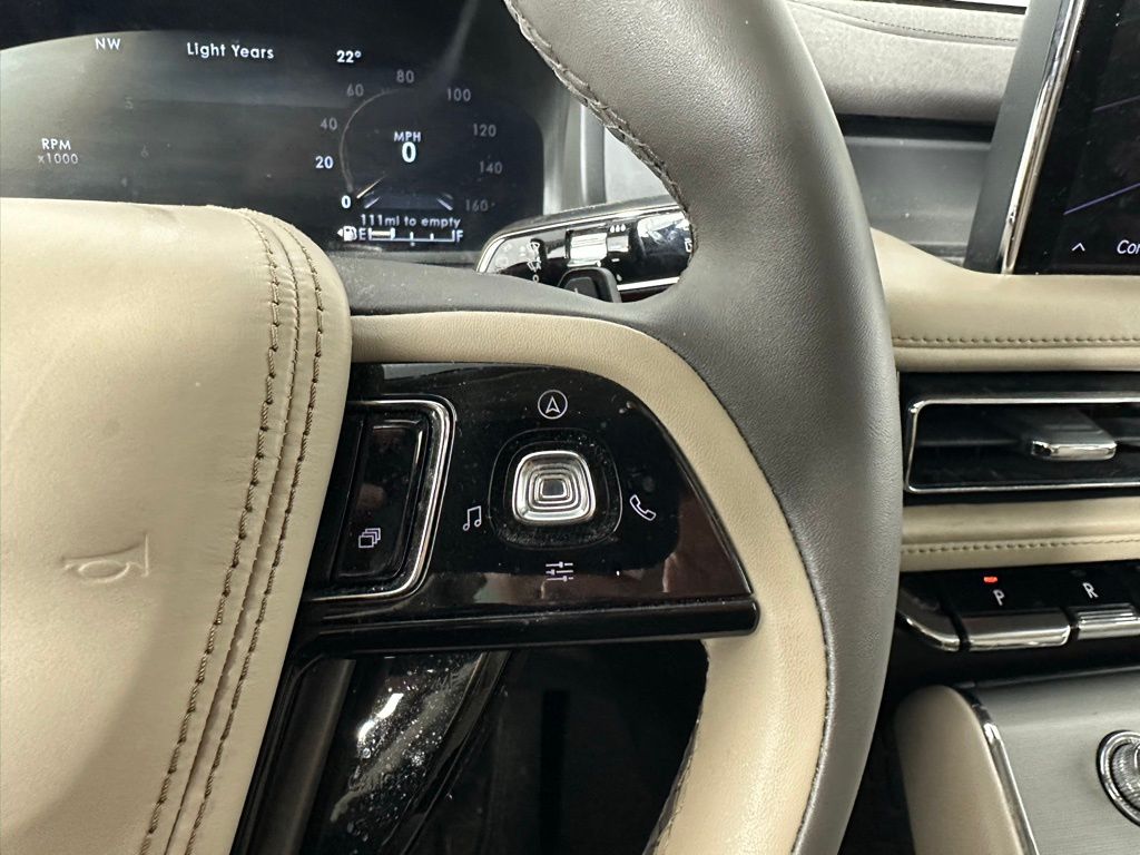 Thumbnail: 2022 Lincoln Aviator - 17