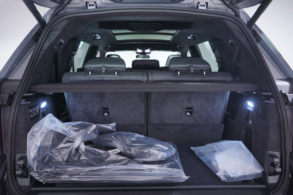 Thumbnail: 2026 BMW X7 - 13