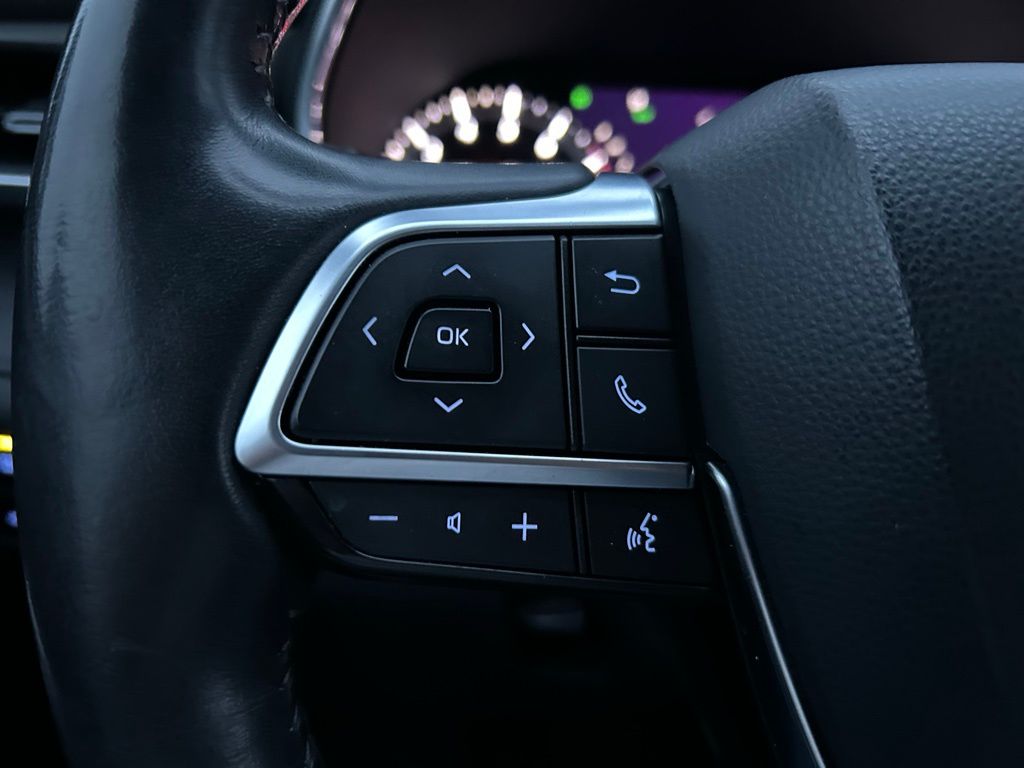 Thumbnail: 2021 Toyota Highlander - 20