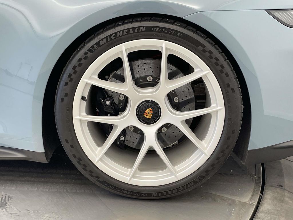 2024 Porsche 911 S/T - 11