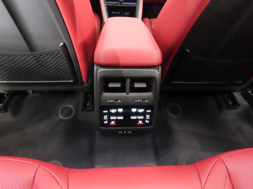 Thumbnail: 2025 Porsche Macan - 32