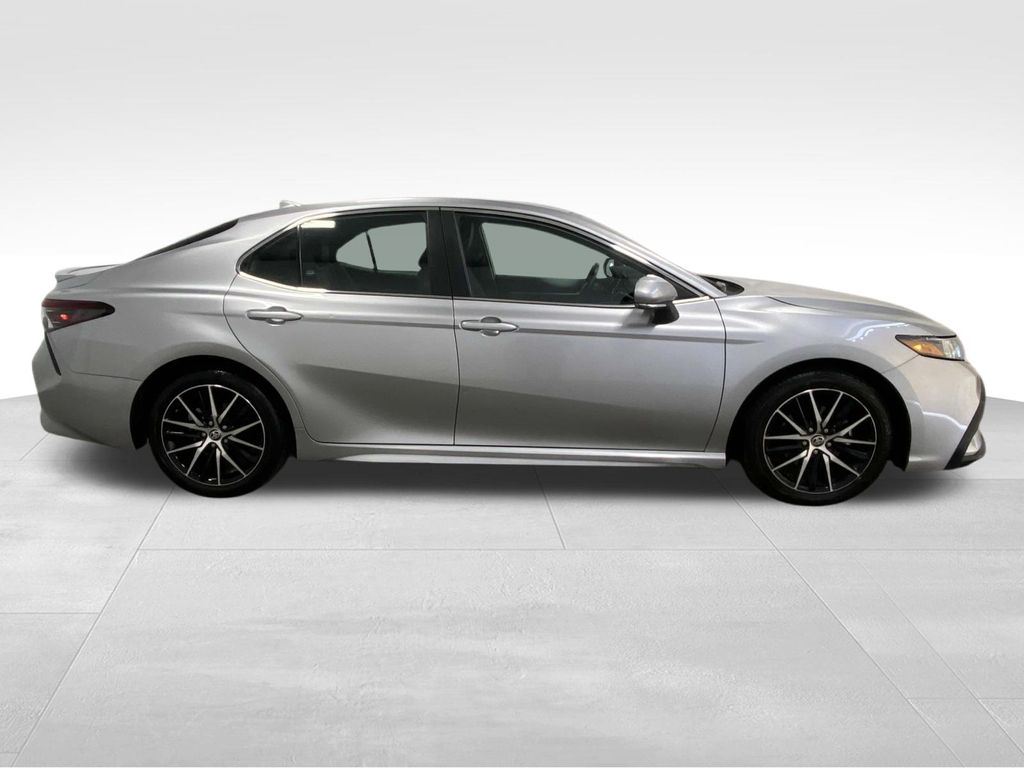 2024 Toyota Camry SE photo 2