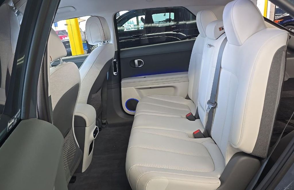 Used 2023 Green Hyundai SEL image 7