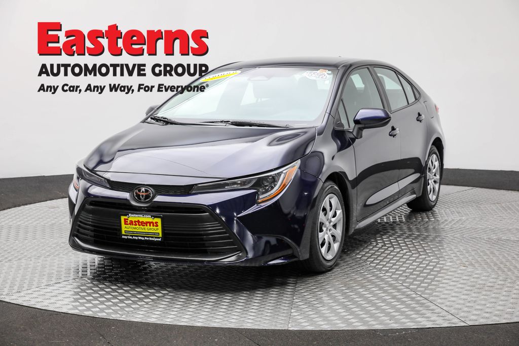 2023 Toyota Corolla LE's photo