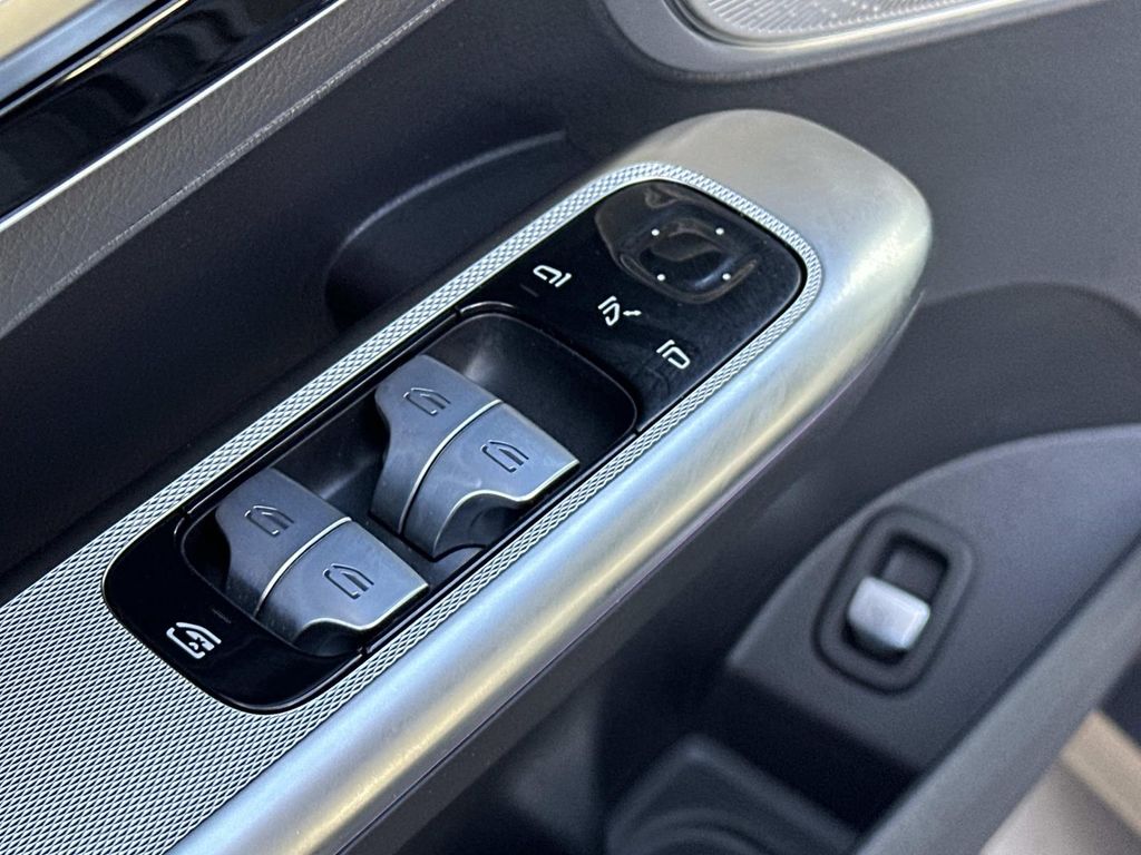 Thumbnail: 2025 Mercedes-Benz GLC - 31