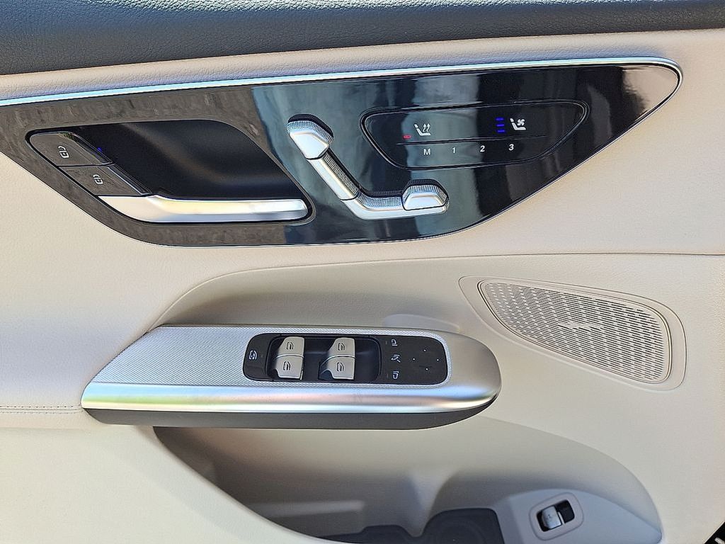 Thumbnail: 2025 Mercedes-Benz GLC - 9