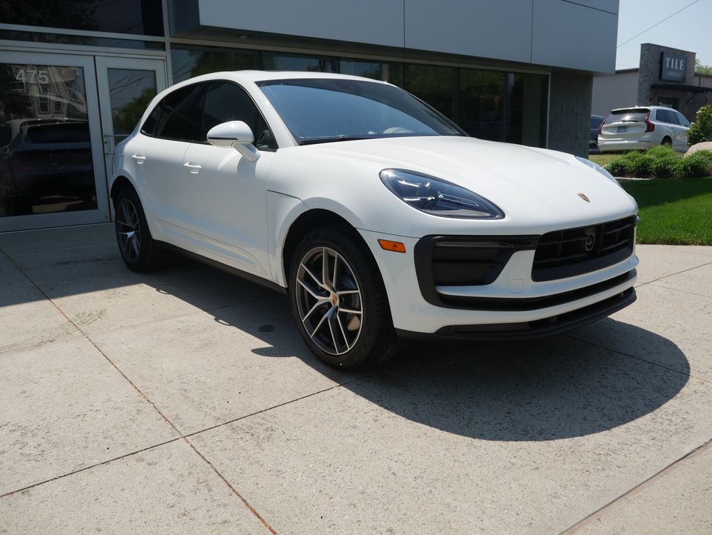 Thumbnail: 2026 Porsche Macan - 9