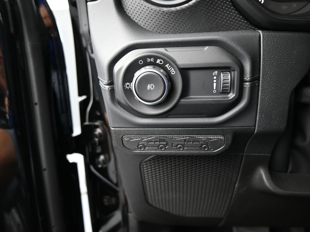 New 2026 Black Clearcoat Jeep Rubicon X image 25