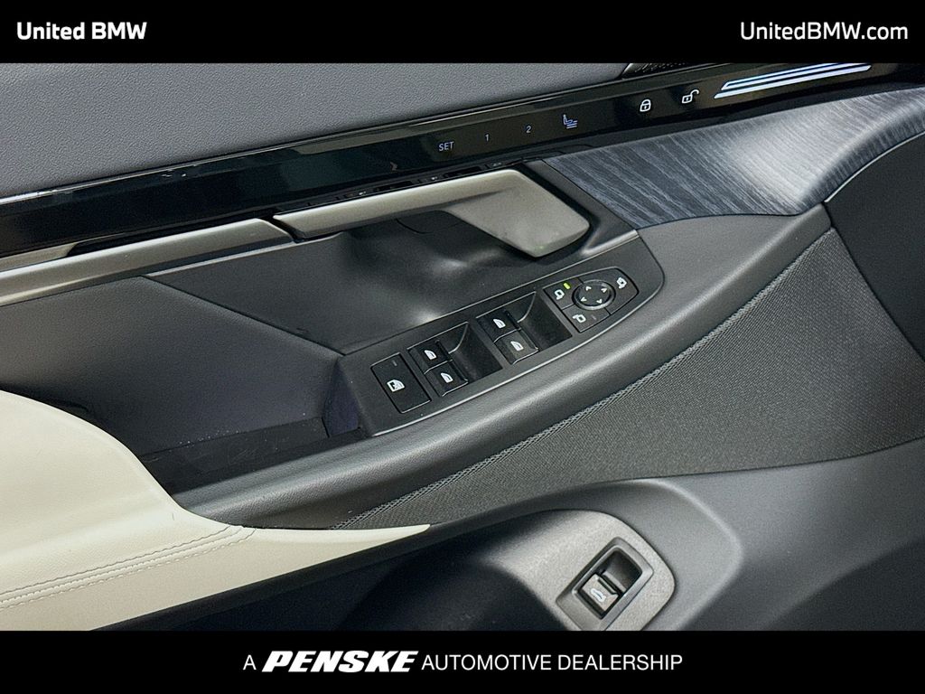 Thumbnail: 2025 BMW 5 Series - 3