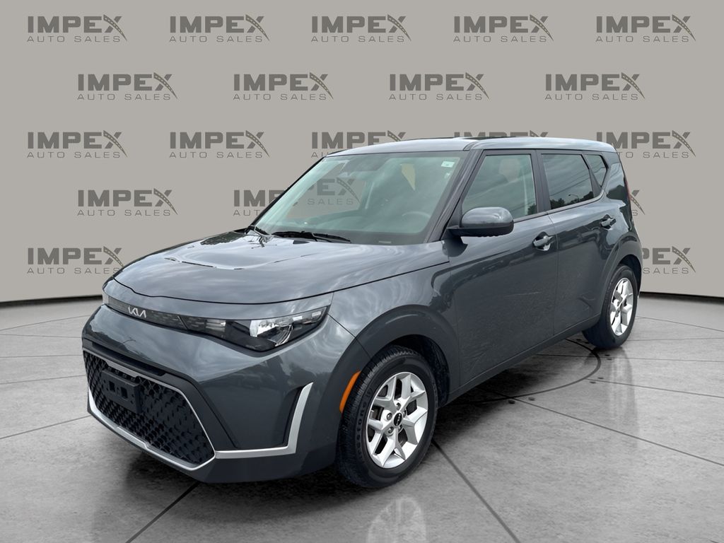 2023 Kia Soul LX's photo