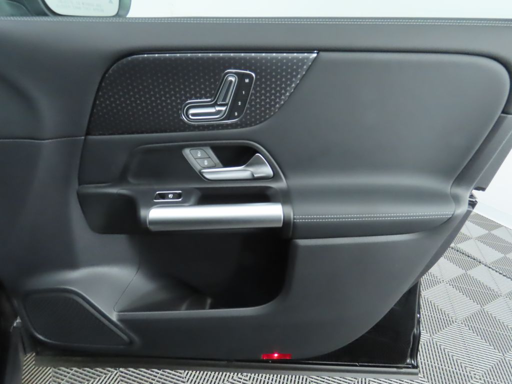 Thumbnail: 2025 Mercedes-Benz GLA - 25