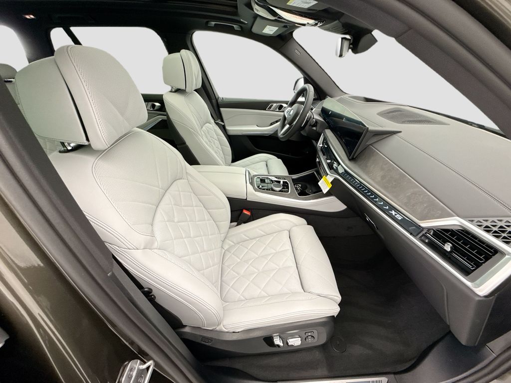 Thumbnail: 2026 BMW X5 - 19