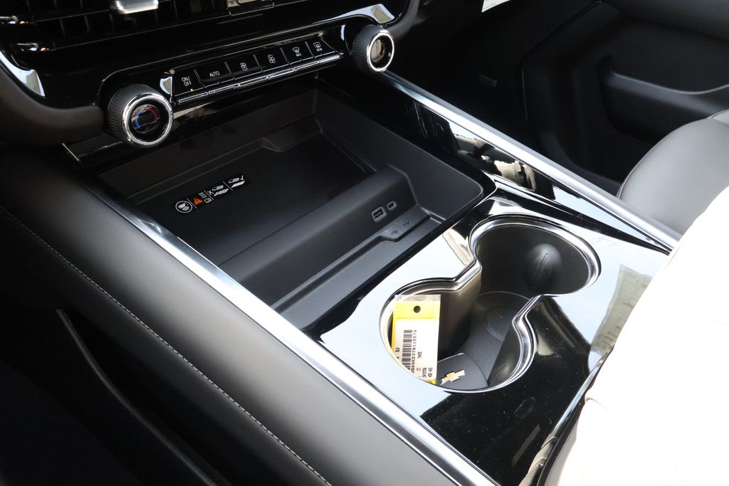 Thumbnail: 2026 Chevrolet Tahoe - 32