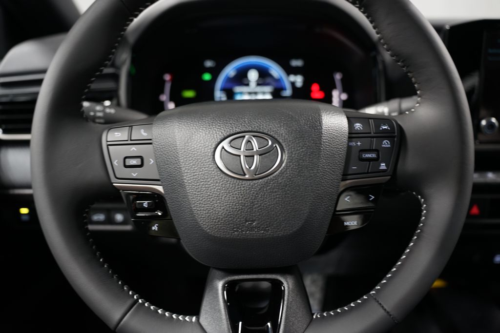 2025 Toyota Camry SE 12
