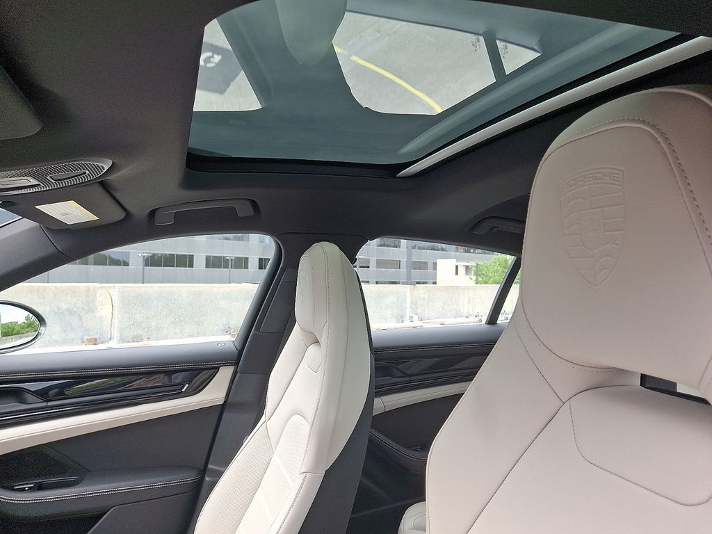 Thumbnail: 2025 Porsche Panamera - 15