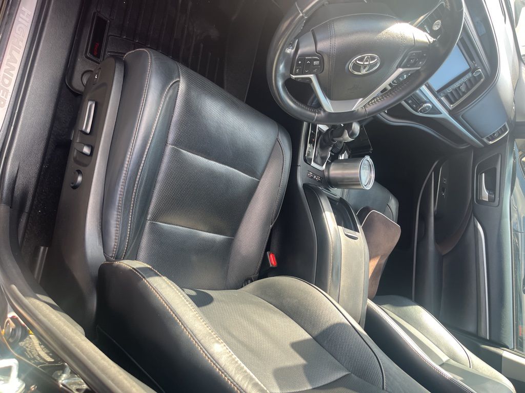Thumbnail: 2017 Toyota Highlander - 8