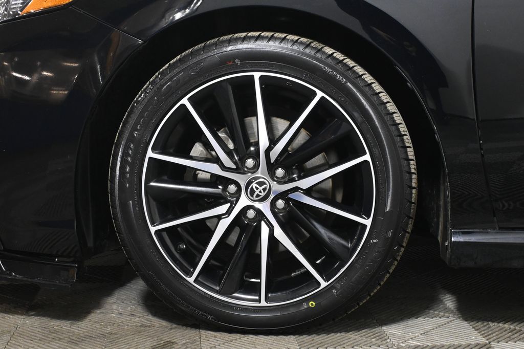 Thumbnail: 2021 Toyota Camry - 13