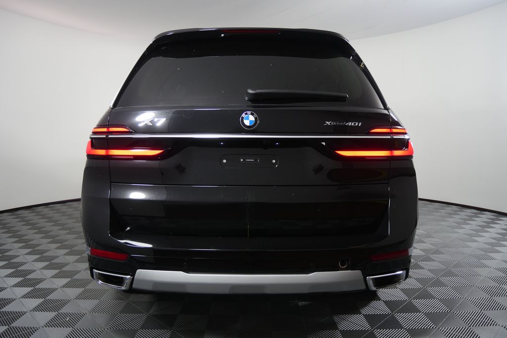 Thumbnail: 2026 BMW X7 - 4