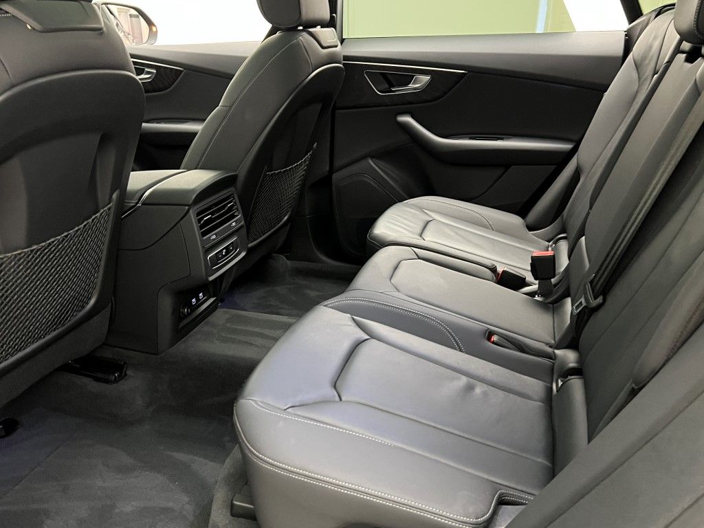 Thumbnail: 2021 Audi Q8 - 15