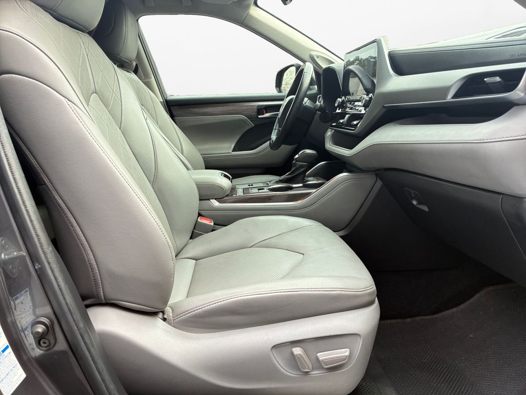 Used Car 2022 Toyota Highlander Hybrid  Platinum For Sale Under $40,000 In Austin, Texas