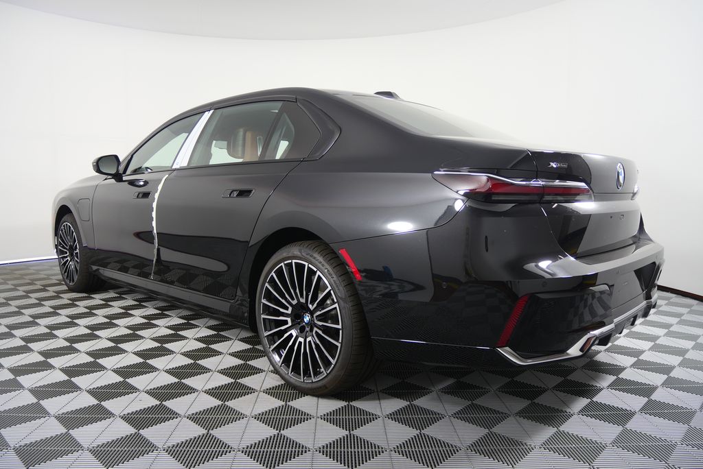 Thumbnail: 2026 BMW 7 Series - 5