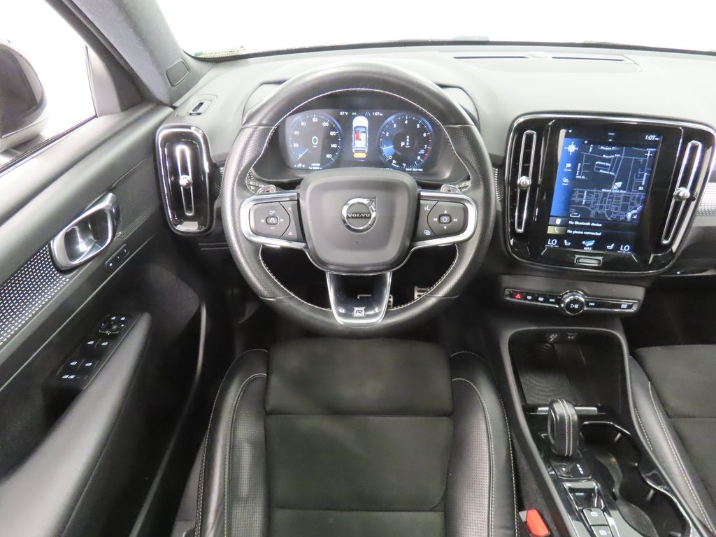 Thumbnail: 2019 Volvo XC40 - 16