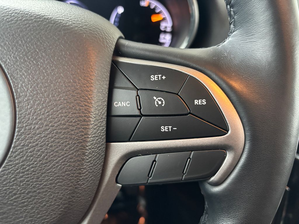 Thumbnail: 2021 Jeep Grand Cherokee - 12