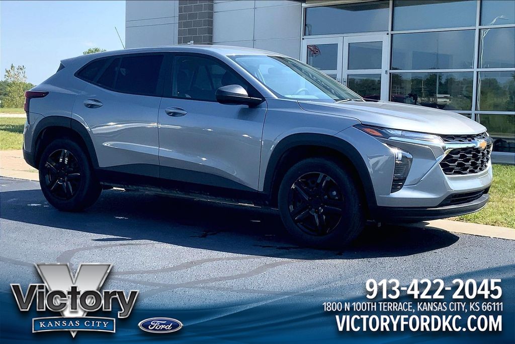 Sterling Gray Metallic 2026 Chevrolet Trax SUV / Crossover Front-Wheel Drive 6-Speed Automatic