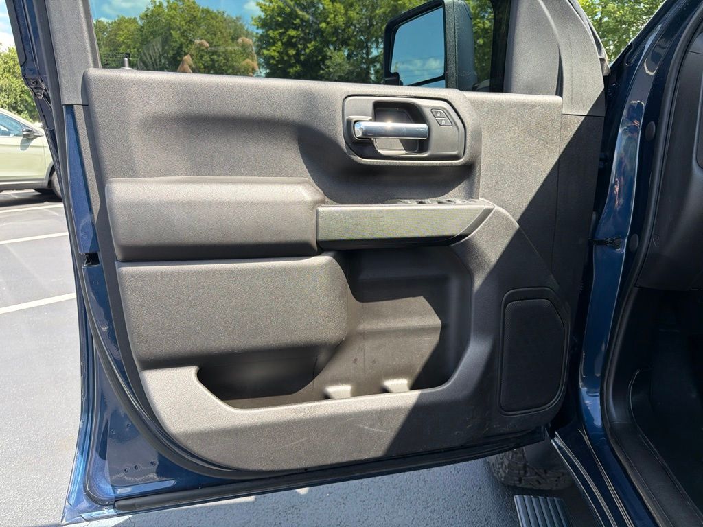 Thumbnail: 2023 Chevrolet Silverado 2500 - 17
