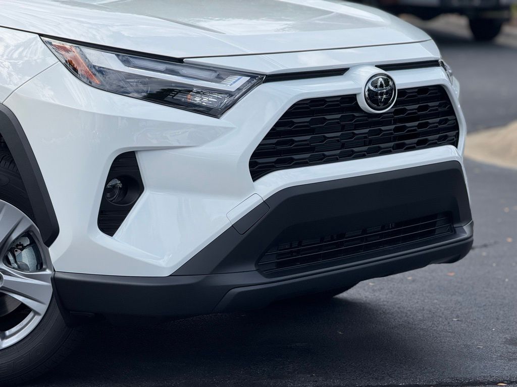 2025 Toyota RAV4 Hybrid LE photo 4
