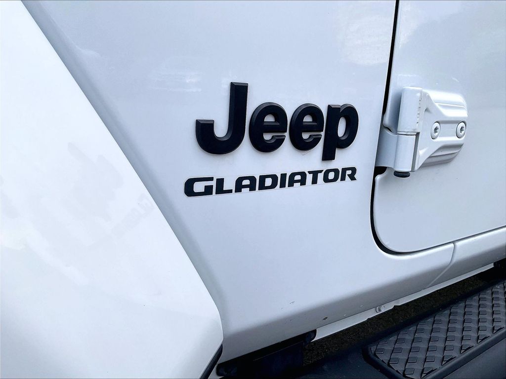 2022 Jeep Gladiator — photo 28