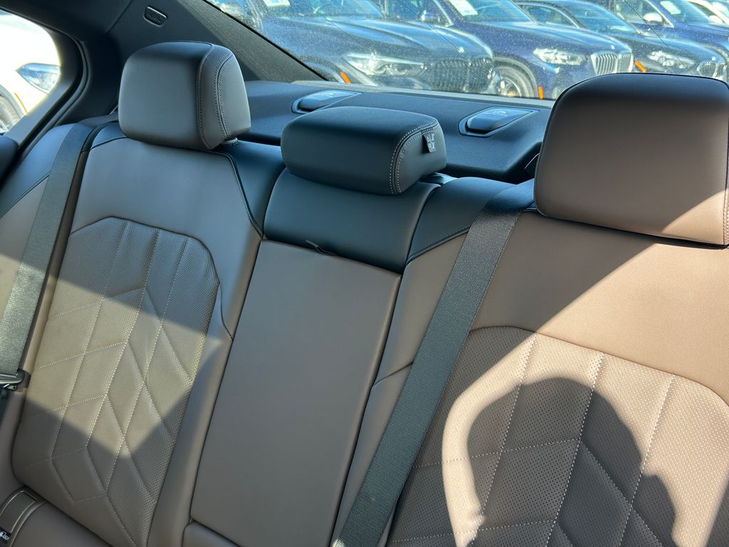 Thumbnail: 2026 BMW 5 Series - 32