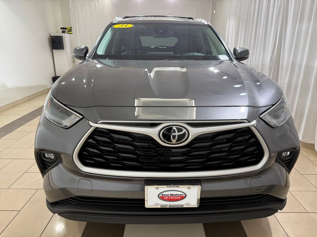 Thumbnail: 2023 Toyota Highlander - 8