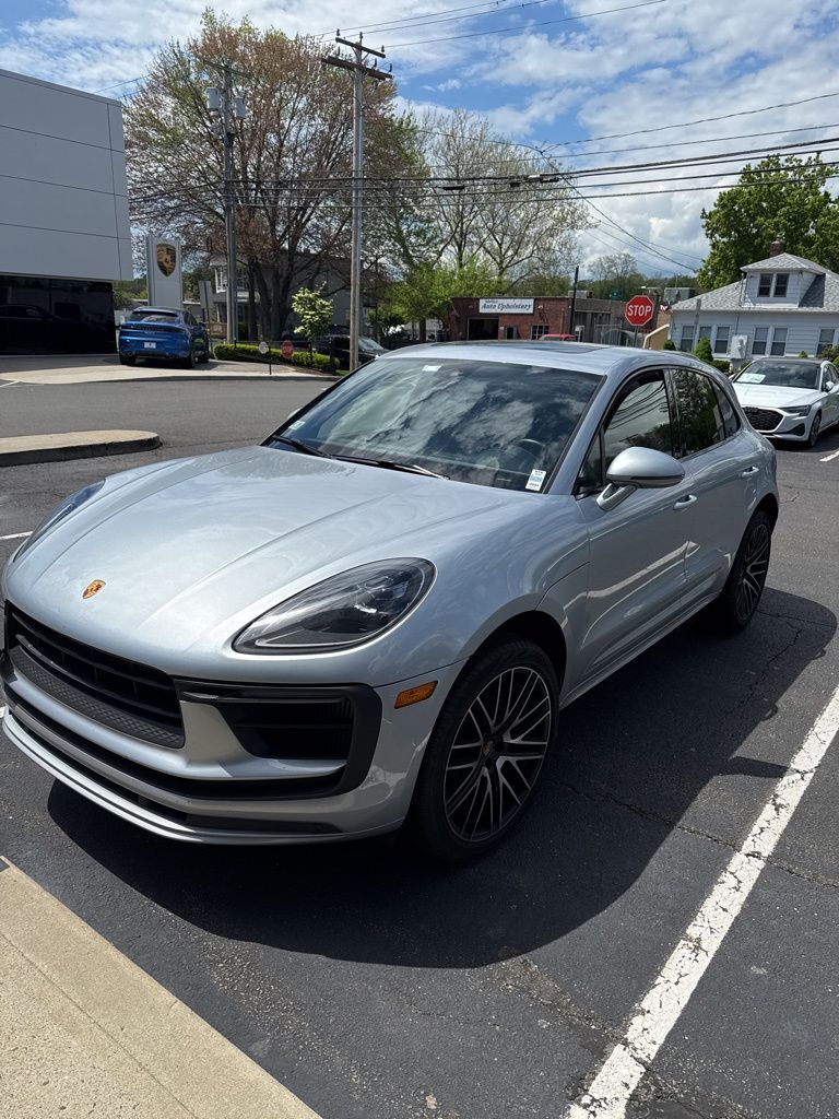 2022 Porsche Macan S 3