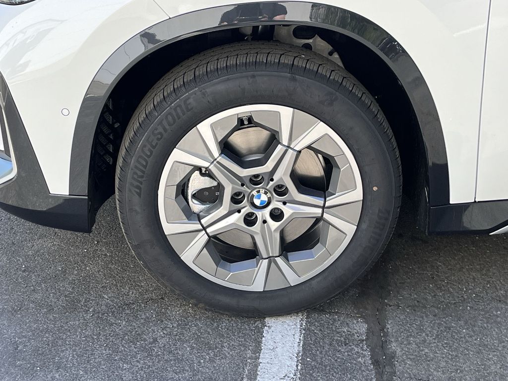 2025 BMW X1 xDrive28i 10