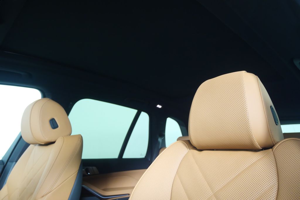 Thumbnail: 2026 BMW X5 - 11