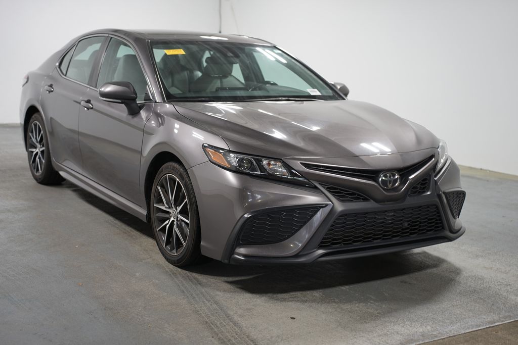 2023 Toyota Camry SE 3