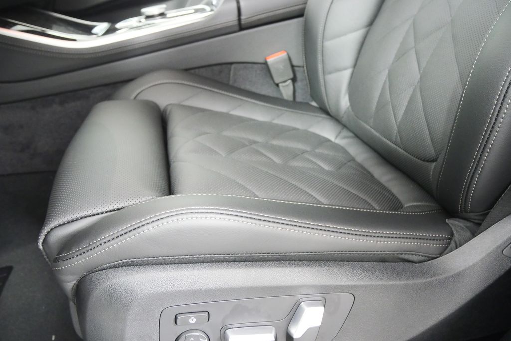 Thumbnail: 2026 BMW X5 - 10