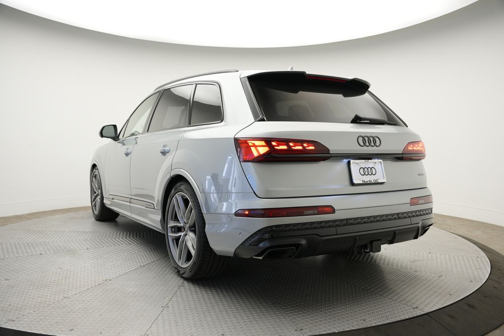 Thumbnail: 2026 Audi Q7 - 3