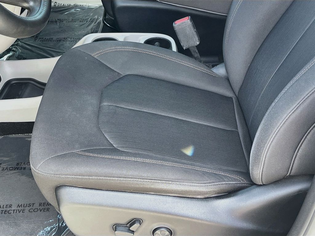 Used 2019 Silver Chrysler LX image 19