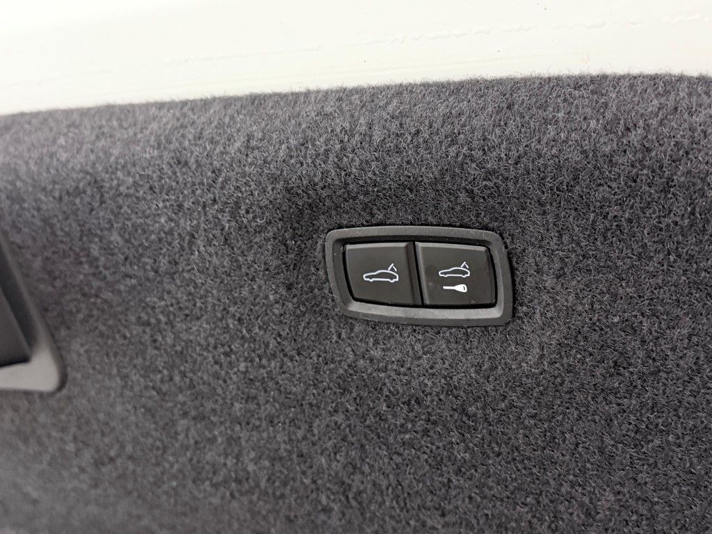 Thumbnail: 2020 Porsche Taycan - 30