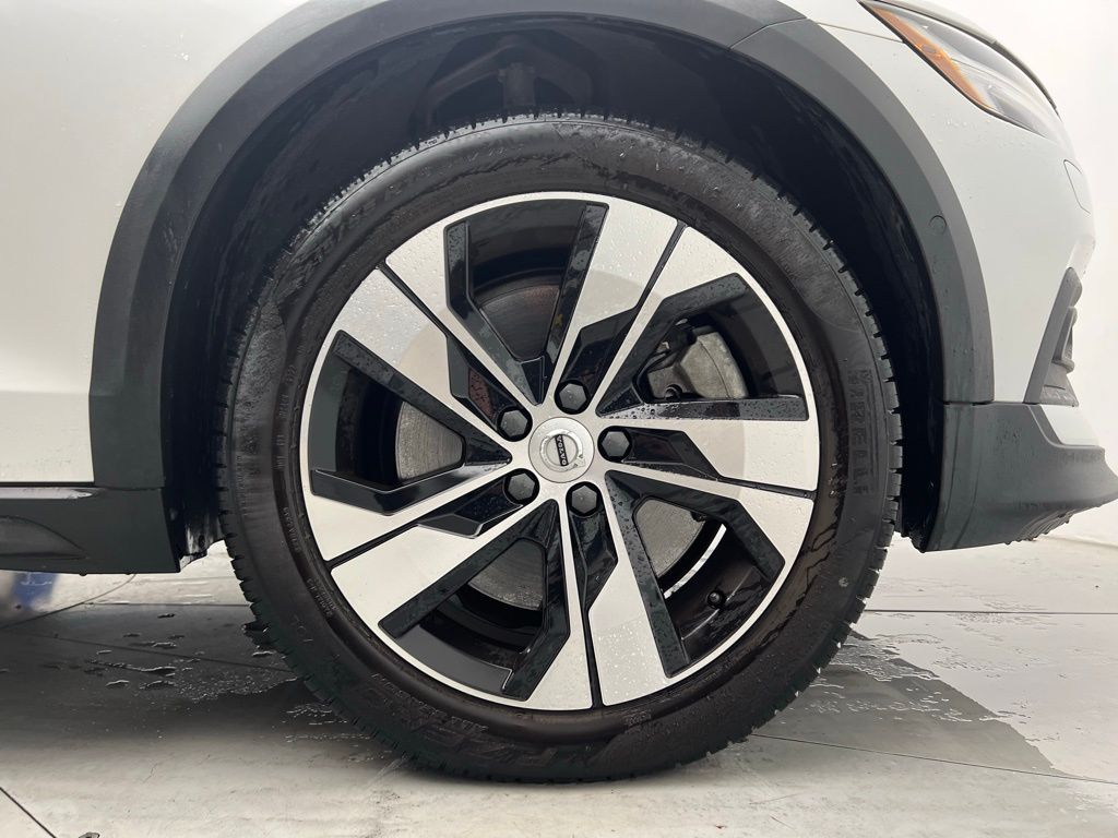 Thumbnail: 2022 Volvo S60 - 22