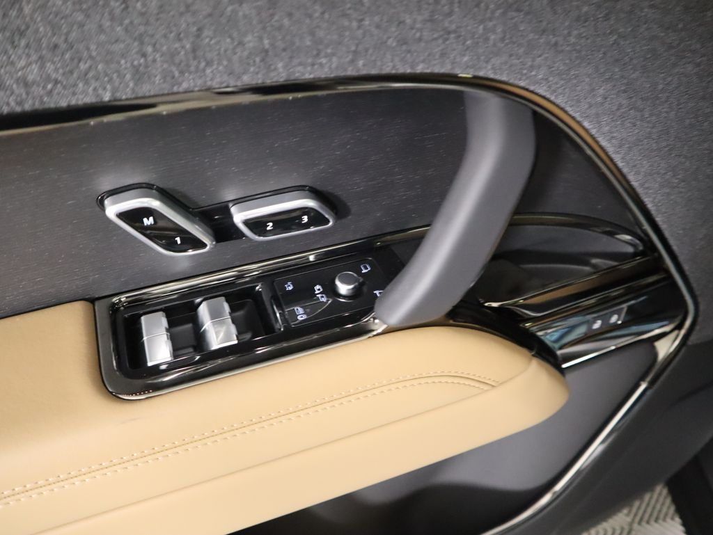 2025 Land Rover Range Rover Sport SE 24