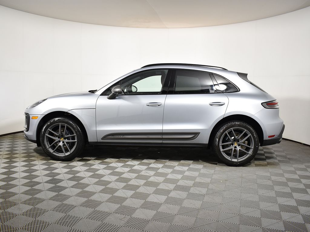 Thumbnail: 2026 Porsche Macan - 2