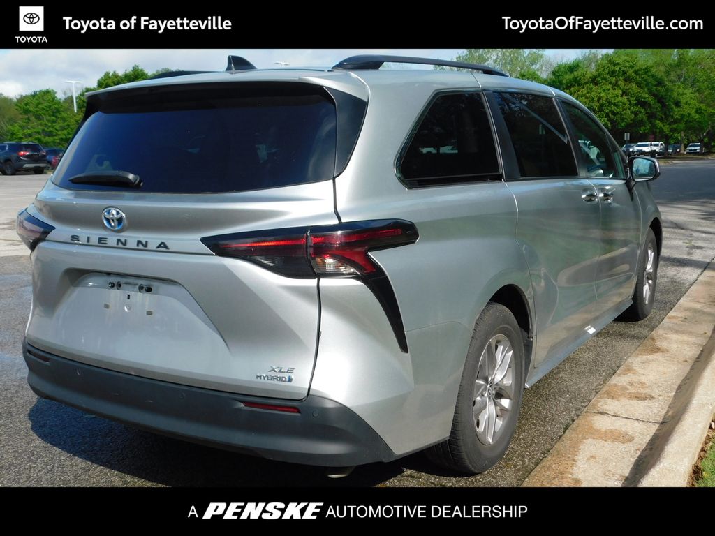 2023 Toyota Sienna XLE 4